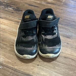 Nike Kids Star Runner Black and pink shimmer Sneakers size 8c